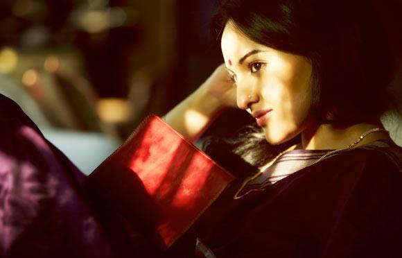 Sonakshi Sinha as Pakhi in Lootera